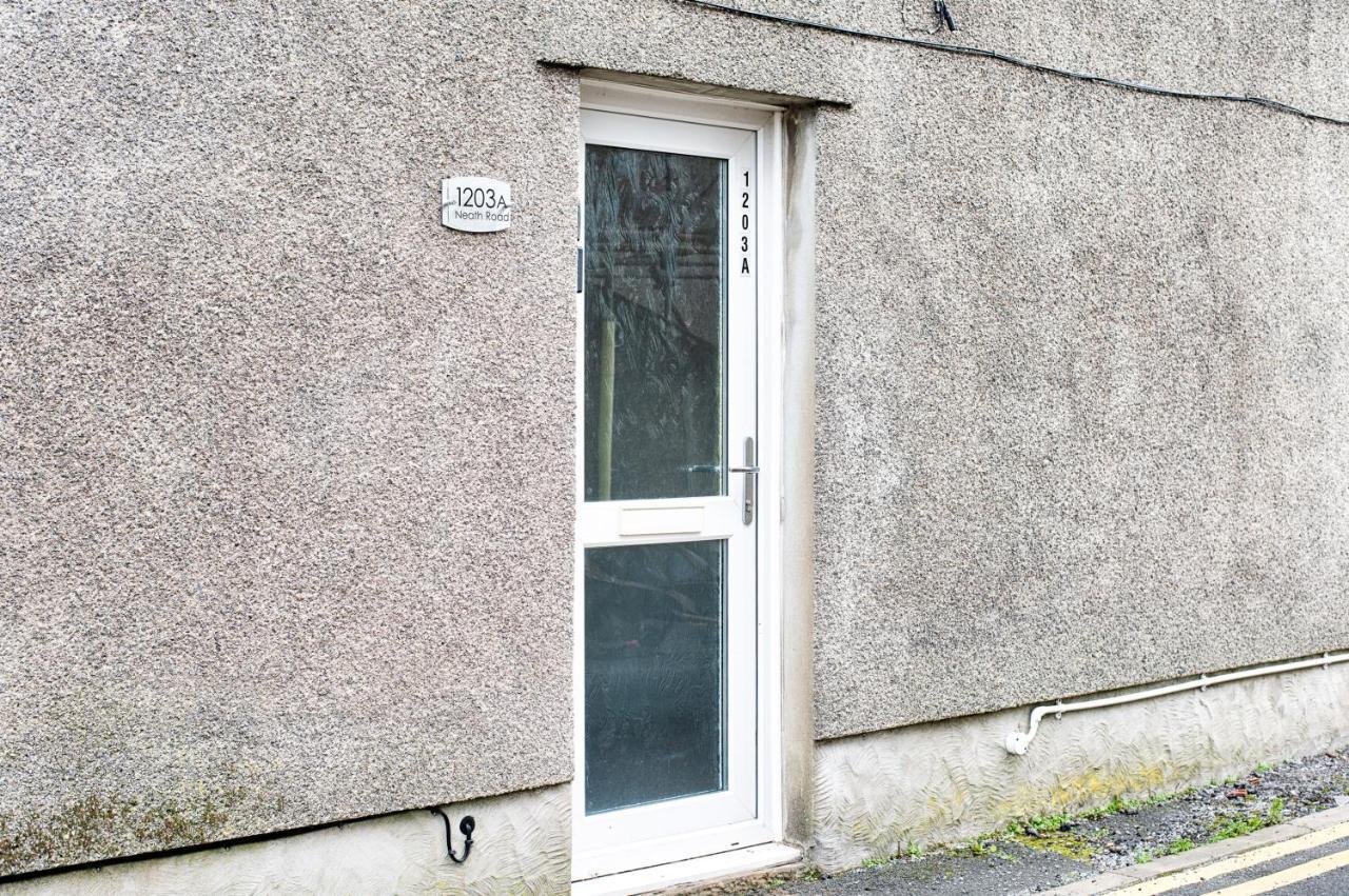 Walk To Swansea Stadium, 3 Rooms, Smart Tv'S Экстерьер фото