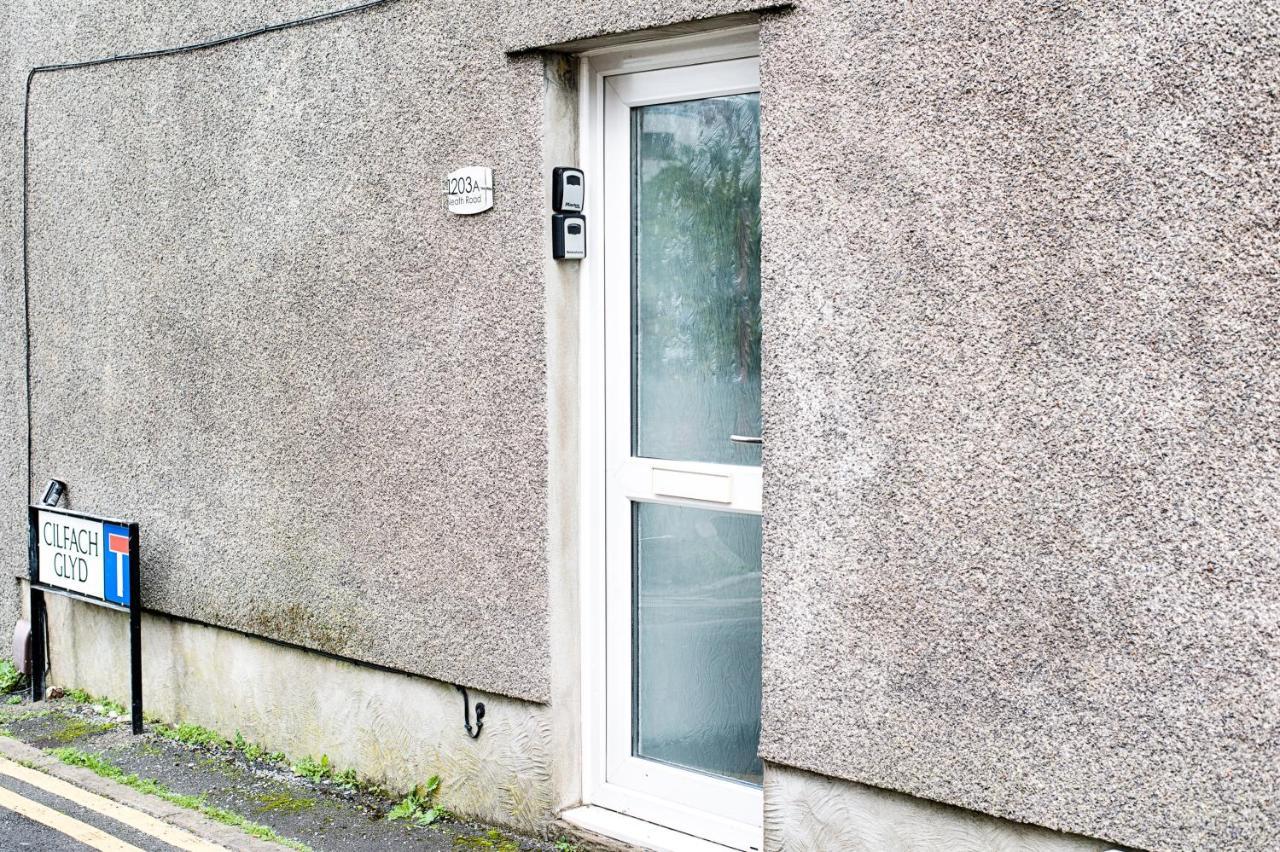 Walk To Swansea Stadium, 3 Rooms, Smart Tv'S Экстерьер фото